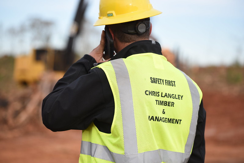  Man in construction wear holding a phone to his ear 